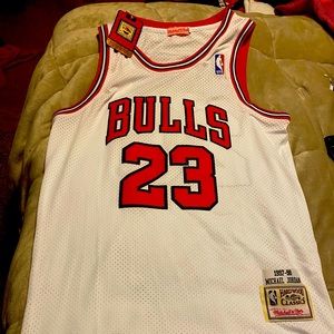 Chicago Bulls 1997-98 Michael Jordon Jersey (L)